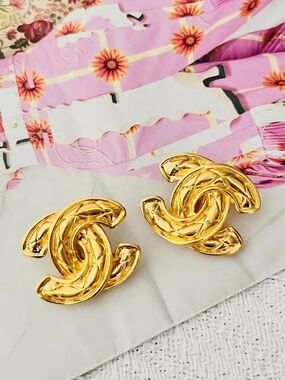 Gold Interlocking CC Logo Clip-On Earrings - Designer Style
